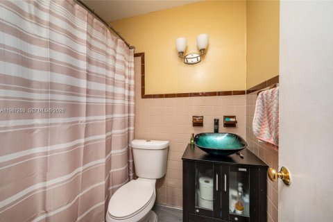 Купить коммерческую недвижимость в Майами, Флорида 247.03м2, № 2051865 - фото 26