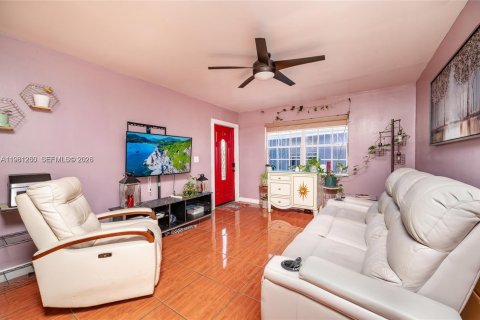 Купить коммерческую недвижимость в Майами, Флорида 247.03м2, № 2051865 - фото 22