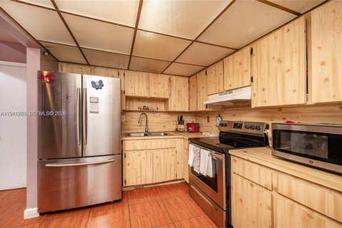 Купить коммерческую недвижимость в Майами, Флорида 247.03м2, № 2051865 - фото 23