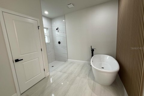 Casa en venta en Port Charlotte, Florida, 4 dormitorios, 170.29 m2 № 2130370 - foto 4