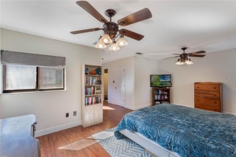 Townhouse in Fern Park, Florida 3 bedrooms, 186.92 sq.m. № 1733469 - photo 15