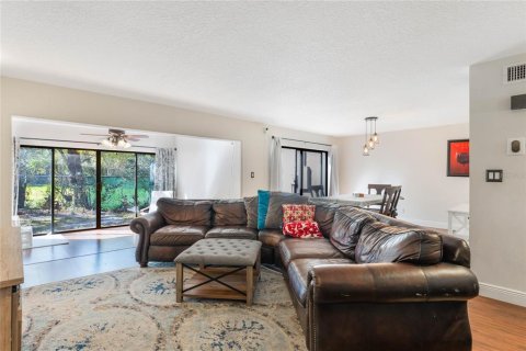 Townhouse in Fern Park, Florida 3 bedrooms, 186.92 sq.m. № 1733469 - photo 4