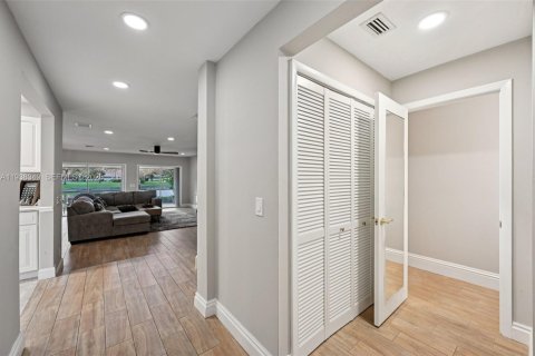 Adosado en venta en Deerfield Beach, Florida, 3 dormitorios, 181.9 m2 № 1998361 - foto 17