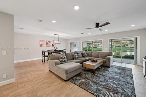 Adosado en venta en Deerfield Beach, Florida, 3 dormitorios, 181.9 m2 № 1998361 - foto 6