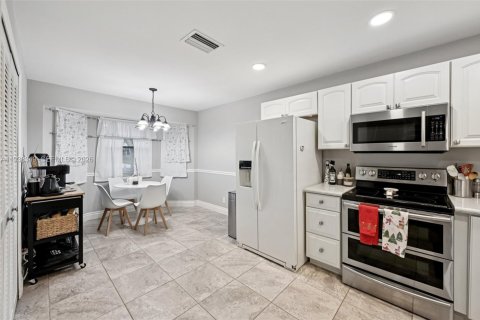 Adosado en venta en Deerfield Beach, Florida, 3 dormitorios, 181.9 m2 № 1998361 - foto 13