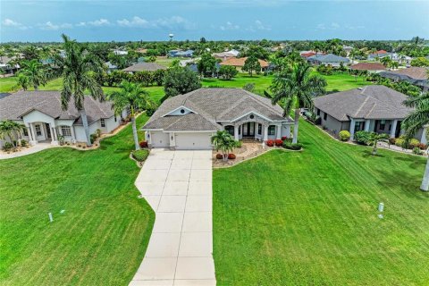 House in Punta Gorda, Florida 3 bedrooms, 218.23 sq.m. № 2356681