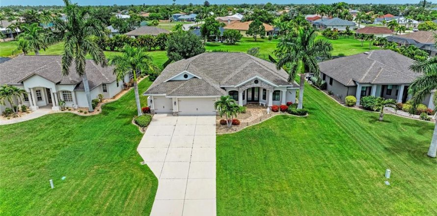 House in Punta Gorda, Florida 3 bedrooms, 218.23 sq.m. № 2356681