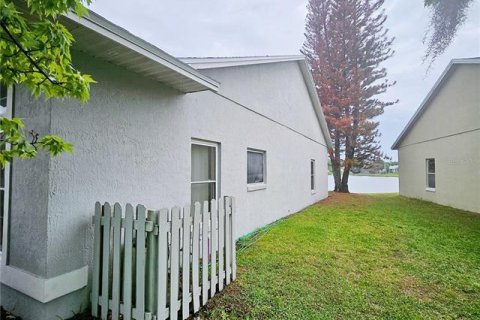 Villa ou maison à vendre à Orlando, Floride: 4 chambres, 214.42 m2 № 2338893 - photo 2