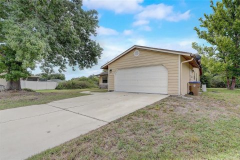 Villa ou maison à vendre à Kissimmee, Floride: 3 chambres, 131.92 m2 № 2230516 - photo 4