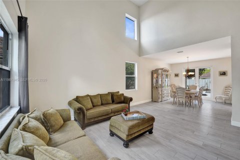 House in Weston, Florida 4 bedrooms, 248.23 sq.m. № 2058768 - photo 13