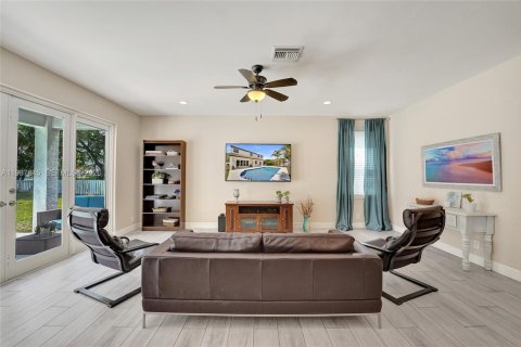 House in Weston, Florida 4 bedrooms, 248.23 sq.m. № 2058768 - photo 24