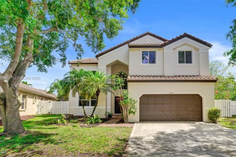 House in Weston, Florida 4 bedrooms, 248.23 sq.m. № 2058768 - photo 3