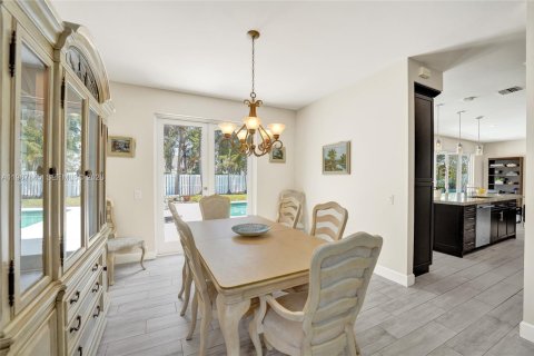 House in Weston, Florida 4 bedrooms, 248.23 sq.m. № 2058768 - photo 17