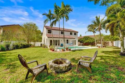 House in Weston, Florida 4 bedrooms, 248.23 sq.m. № 2058768 - photo 4