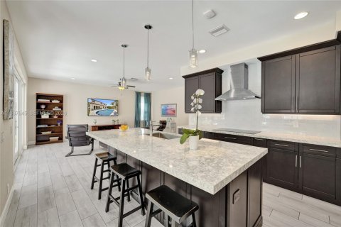 House in Weston, Florida 4 bedrooms, 248.23 sq.m. № 2058768 - photo 20