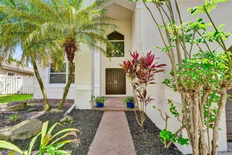 House in Weston, Florida 4 bedrooms, 248.23 sq.m. № 2058768 - photo 8