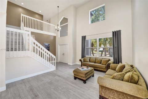 House in Weston, Florida 4 bedrooms, 248.23 sq.m. № 2058768 - photo 14