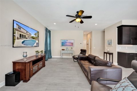 House in Weston, Florida 4 bedrooms, 248.23 sq.m. № 2058768 - photo 25