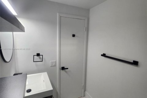 Apartment in Miami Beach, Florida 46.45 sq.m. № 1967376 - photo 28