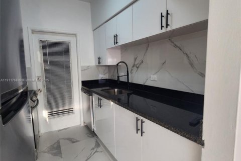 Apartment in Miami Beach, Florida 46.45 sq.m. № 1967376 - photo 16