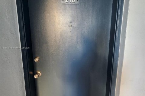 Apartment in Miami Beach, Florida 46.45 sq.m. № 1967376 - photo 7