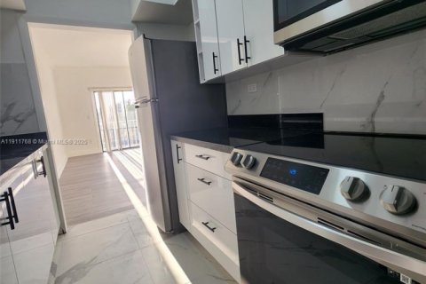 Apartment in Miami Beach, Florida 46.45 sq.m. № 1967376 - photo 20