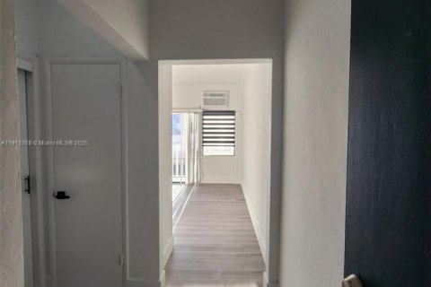 Apartment in Miami Beach, Florida 46.45 sq.m. № 1967376 - photo 8