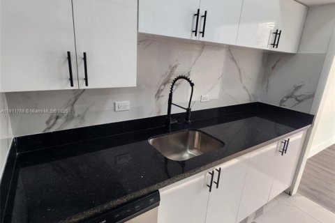 Apartment in Miami Beach, Florida 46.45 sq.m. № 1967376 - photo 18