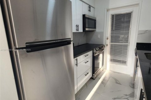 Apartment in Miami Beach, Florida 46.45 sq.m. № 1967376 - photo 21