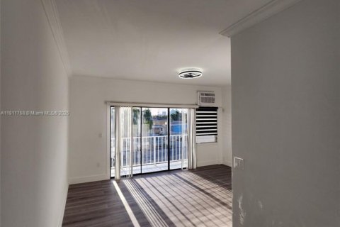 Apartment in Miami Beach, Florida 46.45 sq.m. № 1967376 - photo 12