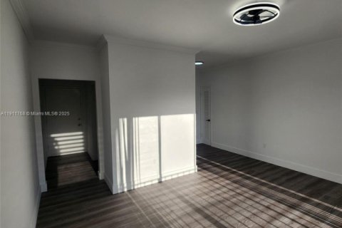 Apartment in Miami Beach, Florida 46.45 sq.m. № 1967376 - photo 11