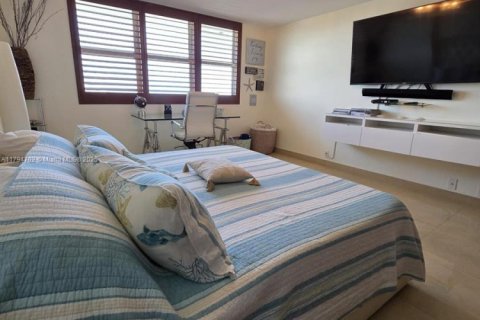 Снять в аренду кондоминиум в Серфсайд, Флорида 1 спальня, 85.28м2, № 1959588 - фото 22