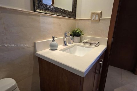 Снять в аренду кондоминиум в Серфсайд, Флорида 1 спальня, 85.28м2, № 1959588 - фото 28