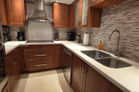 Снять в аренду кондоминиум в Серфсайд, Флорида 1 спальня, 85.28м2, № 1959588 - фото 12