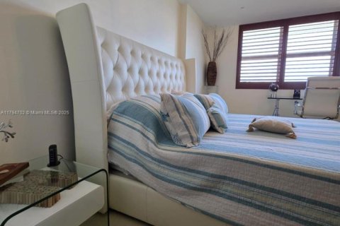 Снять в аренду кондоминиум в Серфсайд, Флорида 1 спальня, 85.28м2, № 1959588 - фото 16