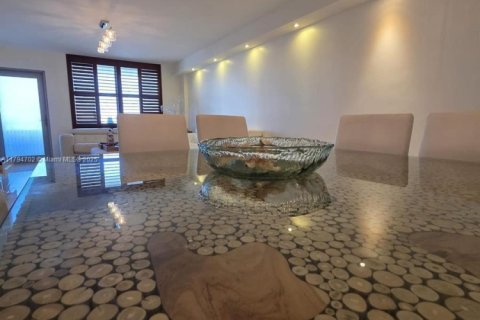 Снять в аренду кондоминиум в Серфсайд, Флорида 1 спальня, 85.28м2, № 1959588 - фото 5