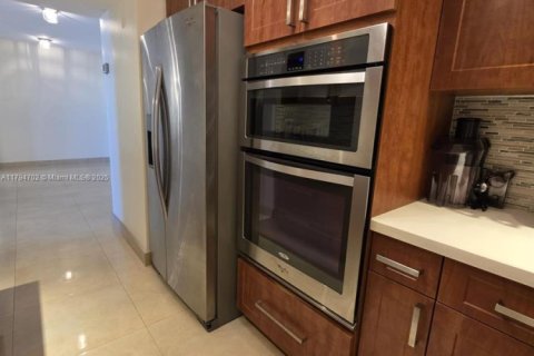 Снять в аренду кондоминиум в Серфсайд, Флорида 1 спальня, 85.28м2, № 1959588 - фото 14