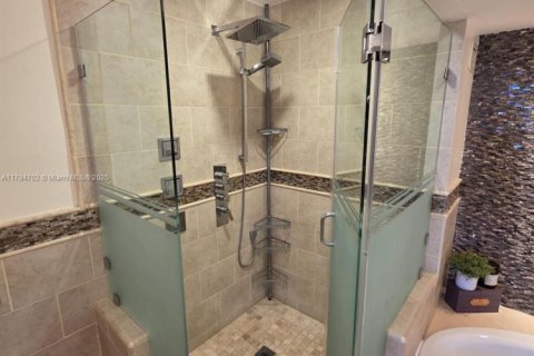 Снять в аренду кондоминиум в Серфсайд, Флорида 1 спальня, 85.28м2, № 1959588 - фото 27