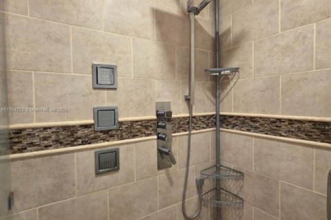 Снять в аренду кондоминиум в Серфсайд, Флорида 1 спальня, 85.28м2, № 1959588 - фото 26