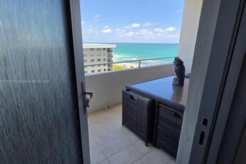 Снять в аренду кондоминиум в Серфсайд, Флорида 1 спальня, 85.28м2, № 1959588 - фото 9