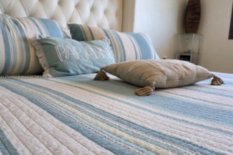 Снять в аренду кондоминиум в Серфсайд, Флорида 1 спальня, 85.28м2, № 1959588 - фото 20