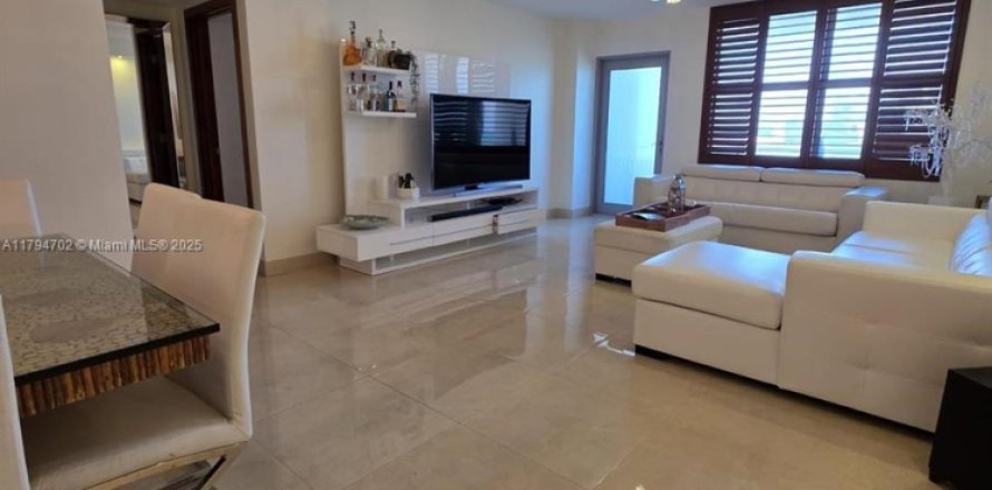 Кондоминиум с 1 спальней в Серфсайд, Флорида № 1959588