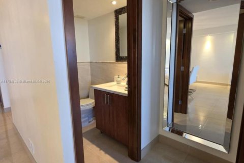 Снять в аренду кондоминиум в Серфсайд, Флорида 1 спальня, 85.28м2, № 1959588 - фото 23