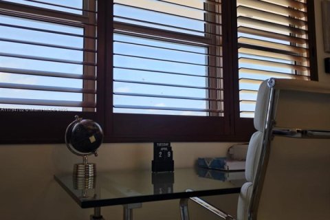 Снять в аренду кондоминиум в Серфсайд, Флорида 1 спальня, 85.28м2, № 1959588 - фото 19