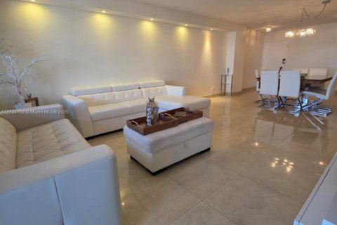 Снять в аренду кондоминиум в Серфсайд, Флорида 1 спальня, 85.28м2, № 1959588 - фото 6