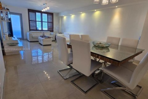 Снять в аренду кондоминиум в Серфсайд, Флорида 1 спальня, 85.28м2, № 1959588 - фото 7