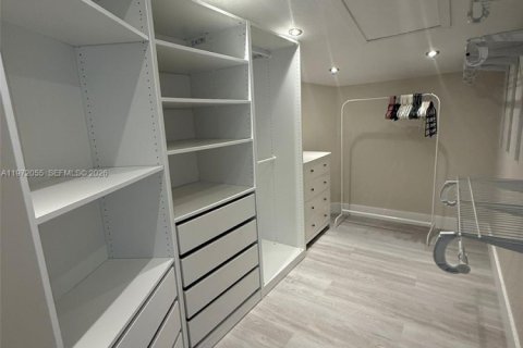 Villa ou maison à louer à Pembroke Pines, Floride: 4 chambres, 233.46 m2 № 2042283 - photo 12