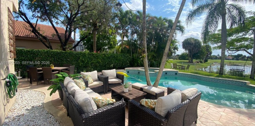 Villa ou maison à Pembroke Pines, Floride 4 chambres, 233.46 m2 № 2042283