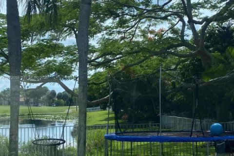 Villa ou maison à louer à Pembroke Pines, Floride: 4 chambres, 233.46 m2 № 2042283 - photo 5