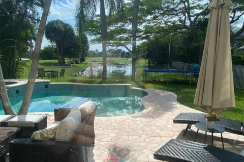 Villa ou maison à louer à Pembroke Pines, Floride: 4 chambres, 233.46 m2 № 2042283 - photo 2